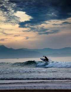 Waves #6 by Nicolas Jandrain